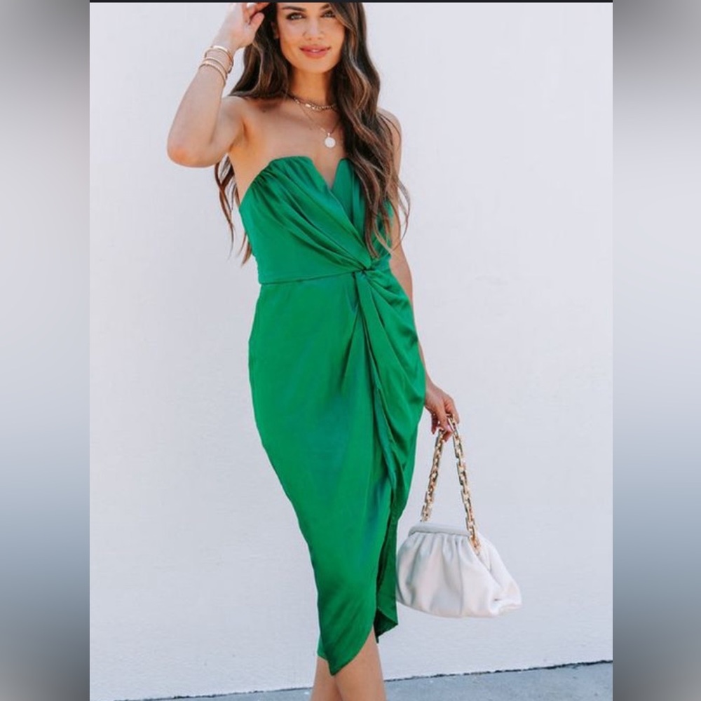 Classy and fabulous strapless mini dress